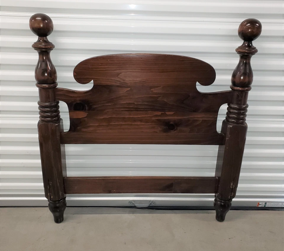 Cabecero doble de bala de cañón de pino envejecido Ethan Allen, artículo #12-5620 en taberna antigua Foto 2 de 4