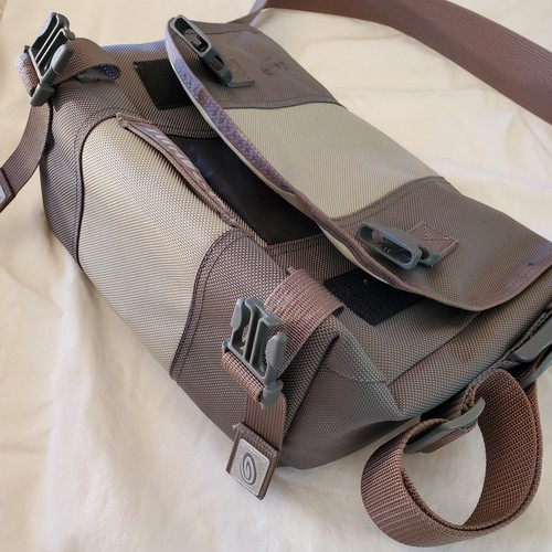 Timbuk2 Custom Classic Messenger Bag for 13" Laptop Tablet Ever So Slightly Used - Picture 3 of 14