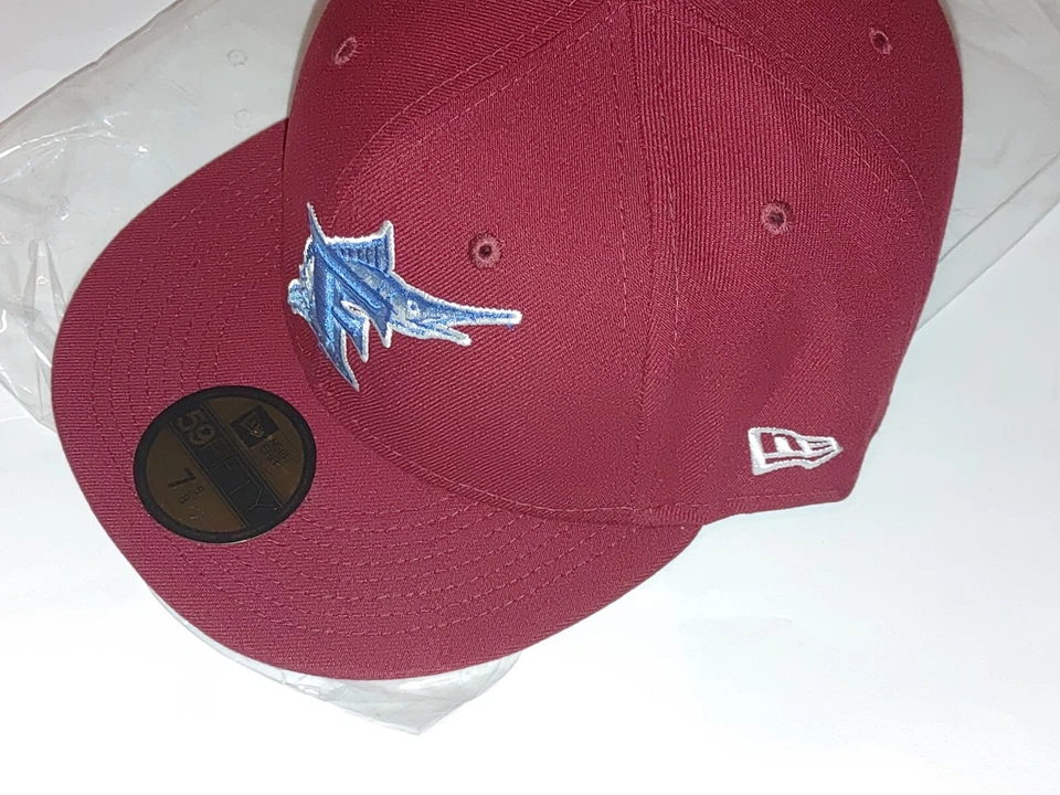 New Era 59FIFTY Florida Marlins Sombrero Ajustado 7 5/8 Cardinal Rojo Azul UV NUEVO CON ETIQUETAS Foto 4 de 4