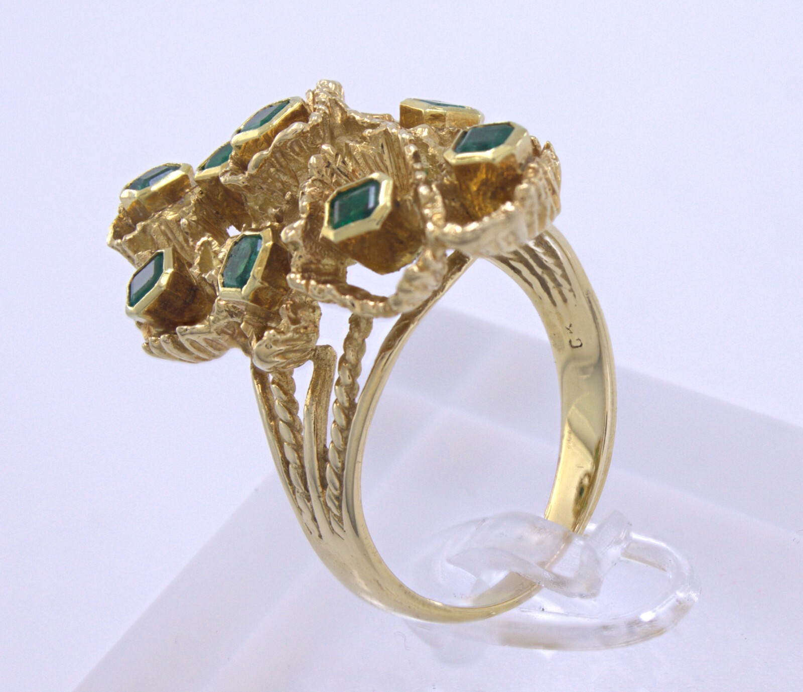Emerald, Yellow Gold Ring - image 9