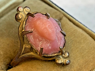 Antique Cameo Ring Costume Jewelry Size 7.5 Band Carved Pink Stone Lady *READ*