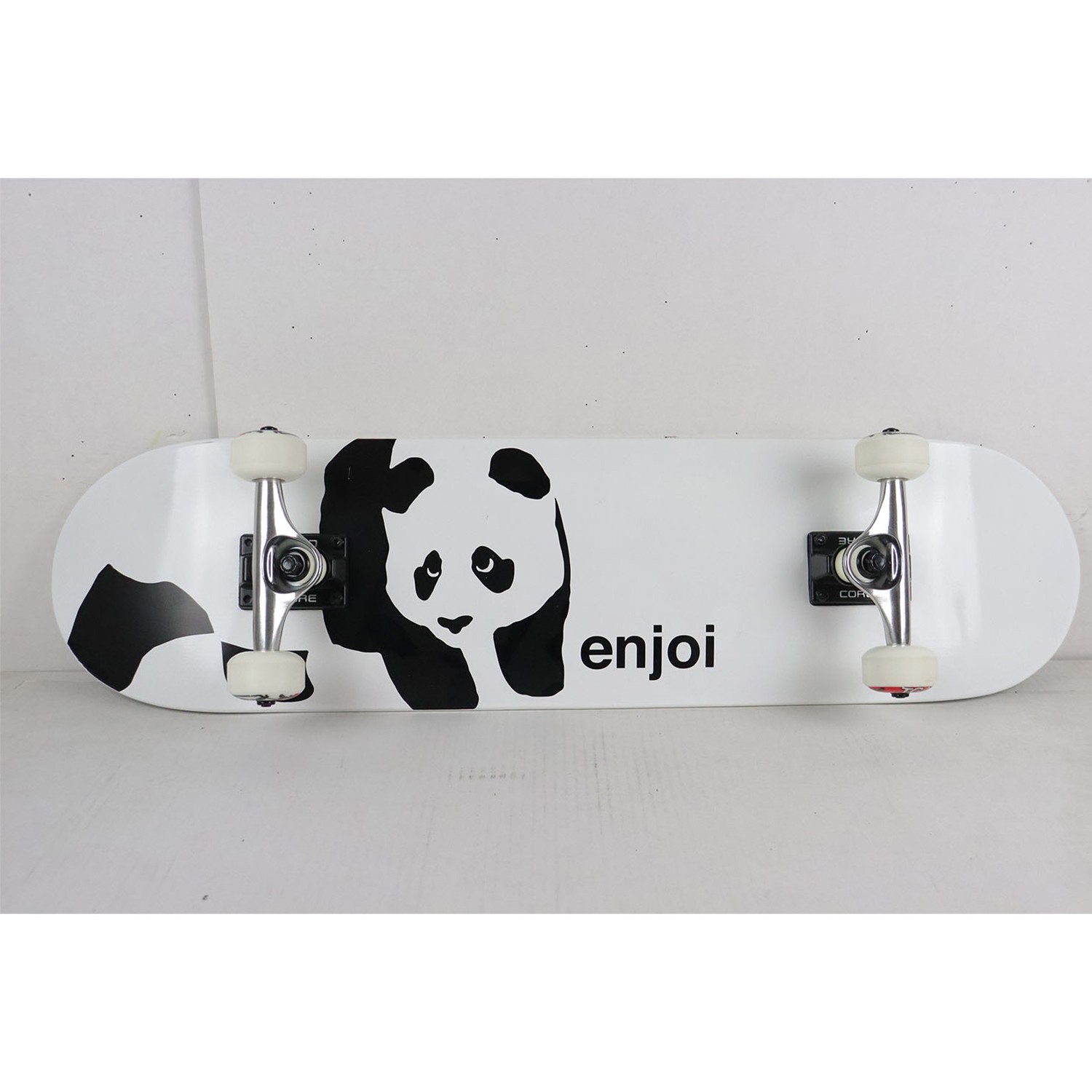 Complete Whitey Panda 7.75"