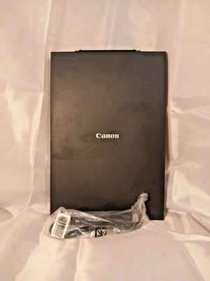 Canon CanoScan LiDE 300 Flachbettscanner 4800 DPi optisch + KABEL 