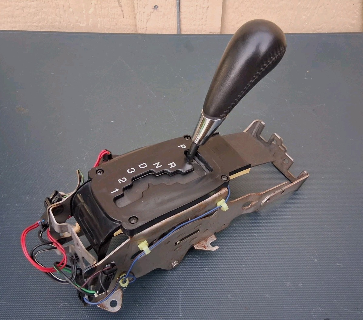 OEM 2006-2011 Cadillac DTS 4.6L Automatic Trans. Gear Floor Shifter Lever Assy.