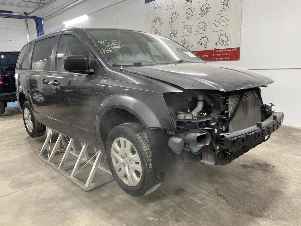 Used Front Right Seat Belt Front fits: 2018 Dodge Caravan bucket seat passenger Foto 4 de 4