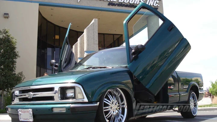 Chevrolet S10 1994-2004 Puertas Lambo Pernos Puertas Verticales Inc FÁCIL INSTALACIÓN Foto 2 de 3