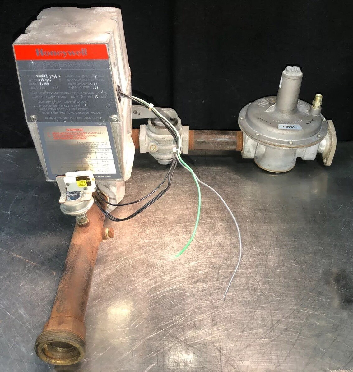 HONEYWELL V4055D1043 120V FLUID POWER Gas Valve Assembly Used On A