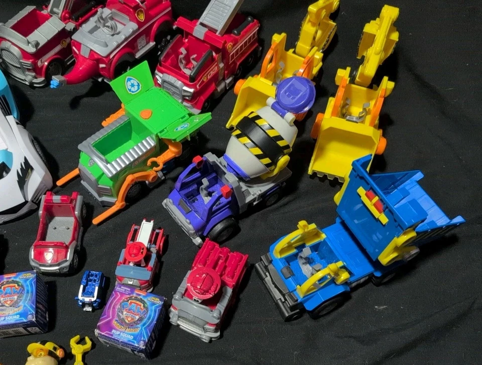 Lote misto de veículos e bonecos Paw Patrol - Imagem 3 de 4