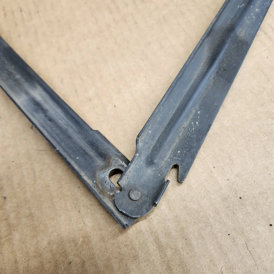 84-86E C4 Corvette capô dobradiça suporte tesoura elevador DIREITO USADO BOM 85' FABRICANTE DE EQUIPAMENTO ORIGINAL - Imagem 4 de 4