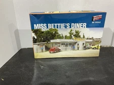 Walthers Cornerstone 933-2909 | Miss Bettie's Diner | HO Scale NEW in box