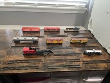 Vtg Lot of 8 Fun HO Scale Train Cars Tyco - Life Like w/ some Rails Collectible