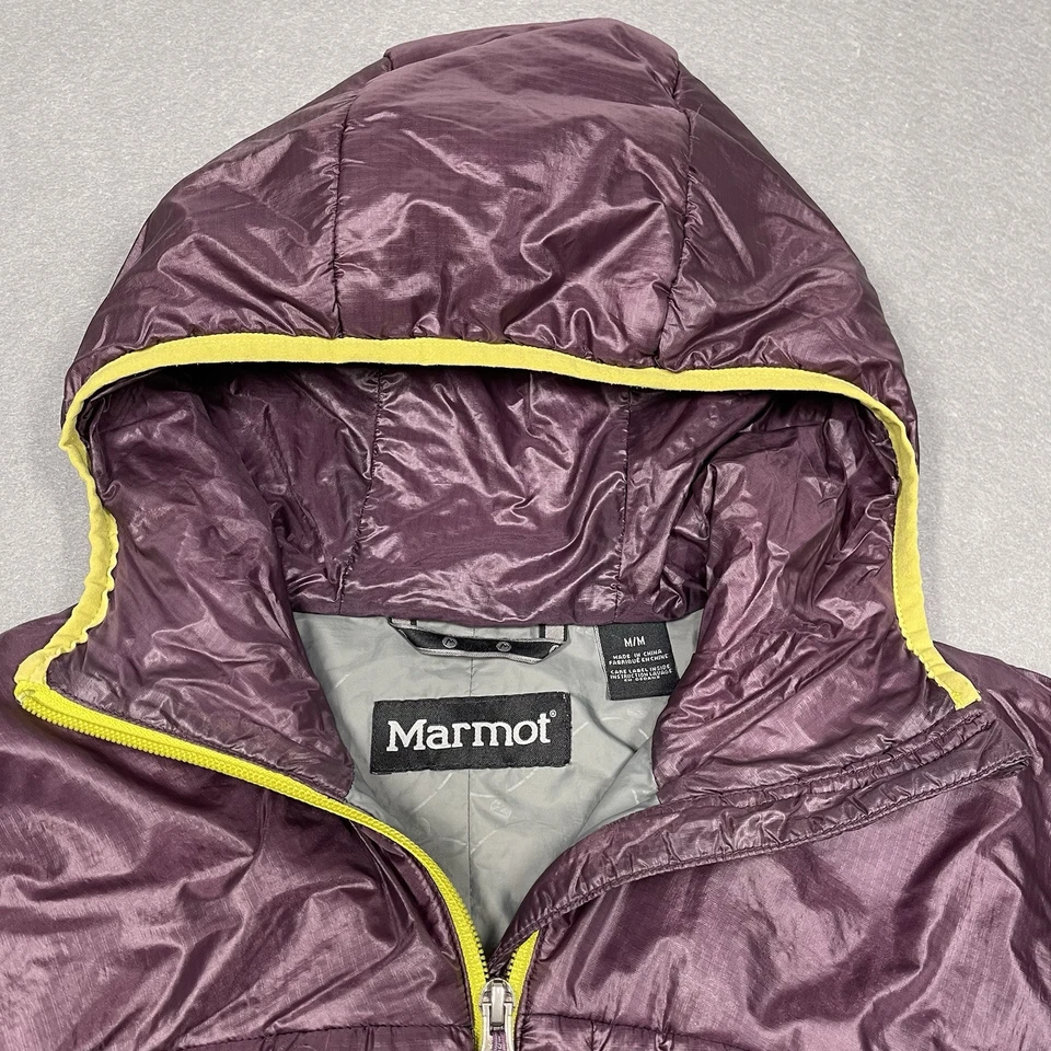Chaqueta Marmot para mujer mediana púrpura acolchada ligera cremallera completa cortavientos con capucha Foto 2 de 4