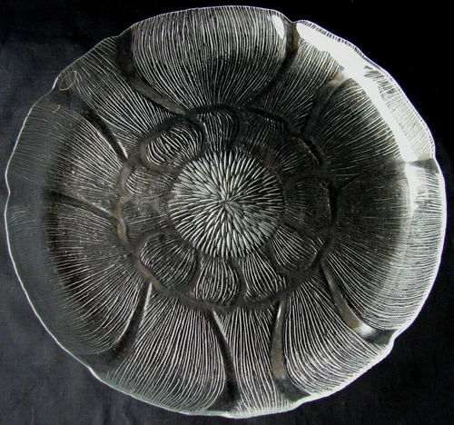 SET OF 4 ARCOROC FLEUR CLEAR GLASS SALAD PLATES 7 1/2"