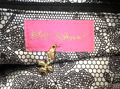 送料関税込【Betsey Johnson】パンプス RUFFLES BETSEY JOHNSON SATCHEL TOTE BAG IVORY LEATHER ZIPPED