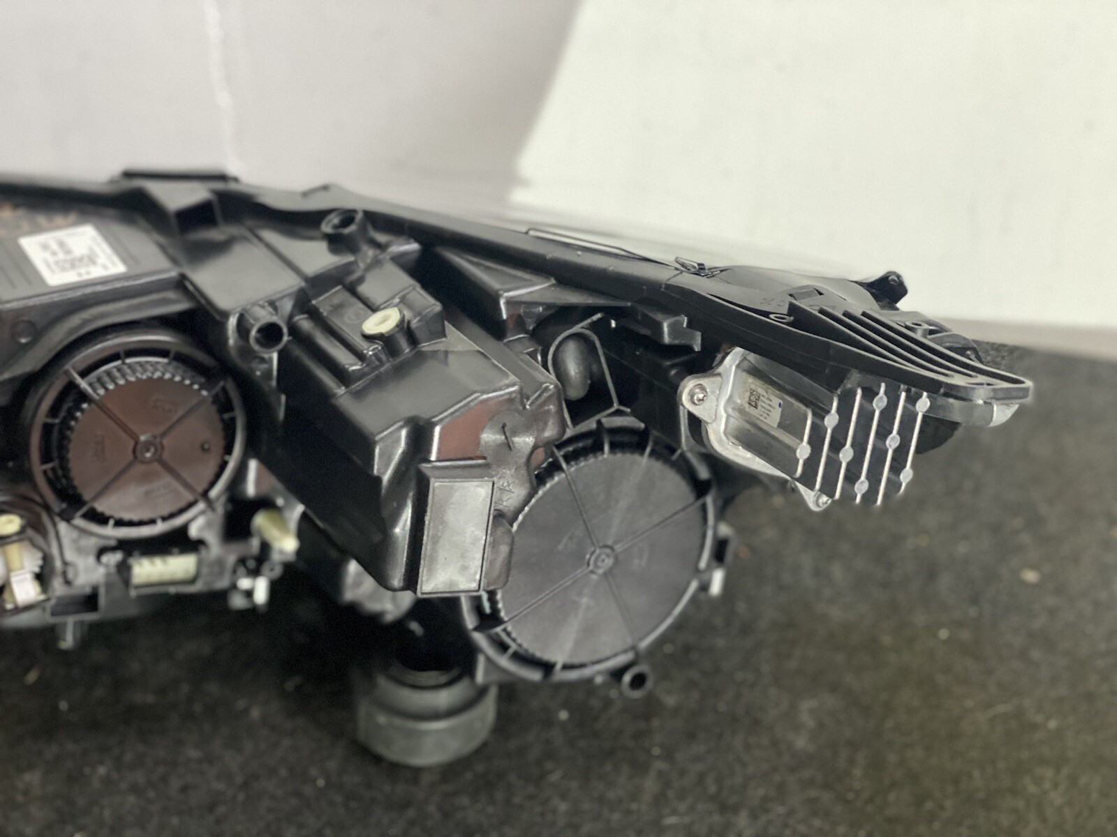2018 Vauxhall Crossland Headlight Driver Side Right 13467970 