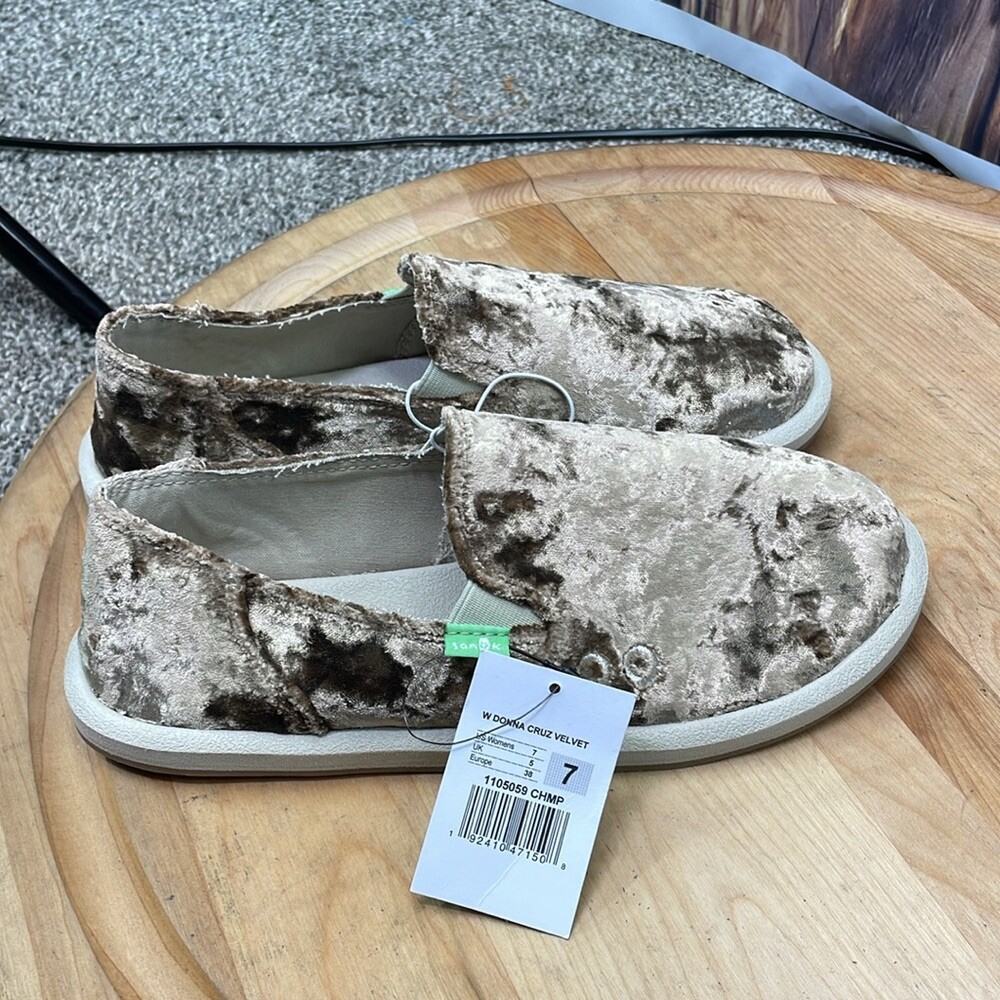 NWT Sanuk Donna Cruz Velvet slip on shoes SZ 7. Champagne color | eBay
