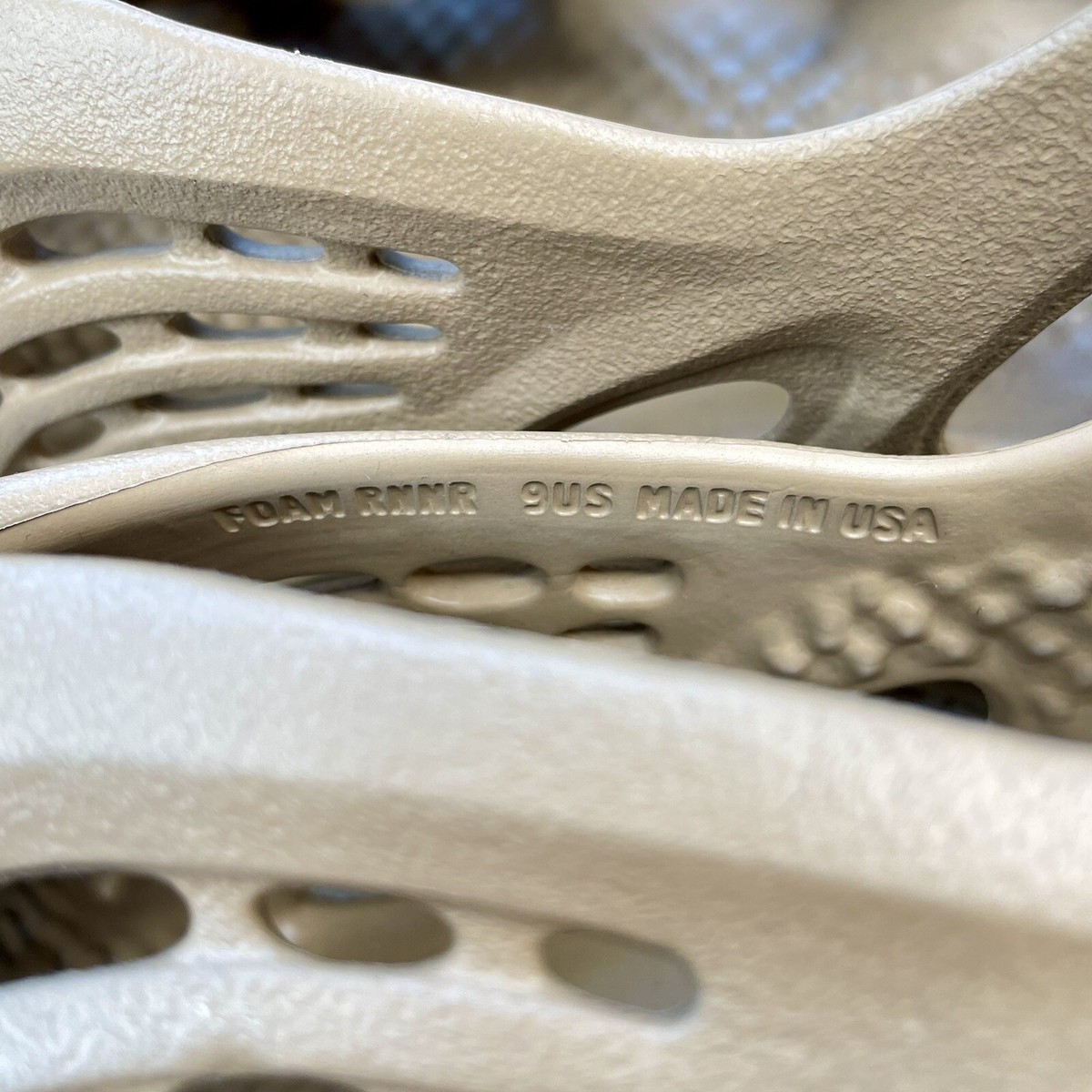 US 9] adidas YEEZY FOAM RUNNER CLAY TAUPE YZY RNR Slipper  display picture 1