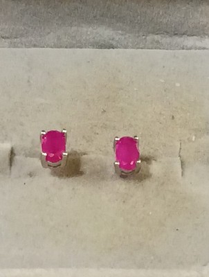 NATÜRLICHE ERDE ABGEBAUT NICHT VERBESSERT OVAL ROTER RUBIN 925 STERLINGSILBER OHRSTECKER