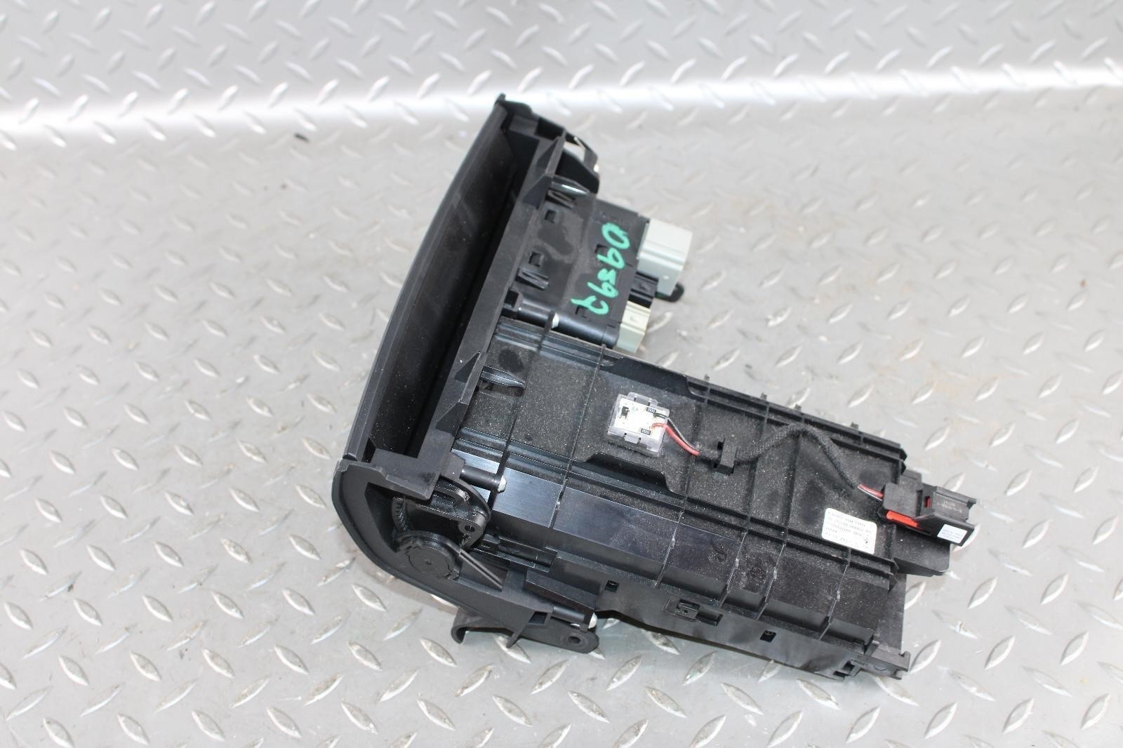 14-21 Ghibli Black Dashboard Dash USB Hub Port Media Interface Panel Factory OEM