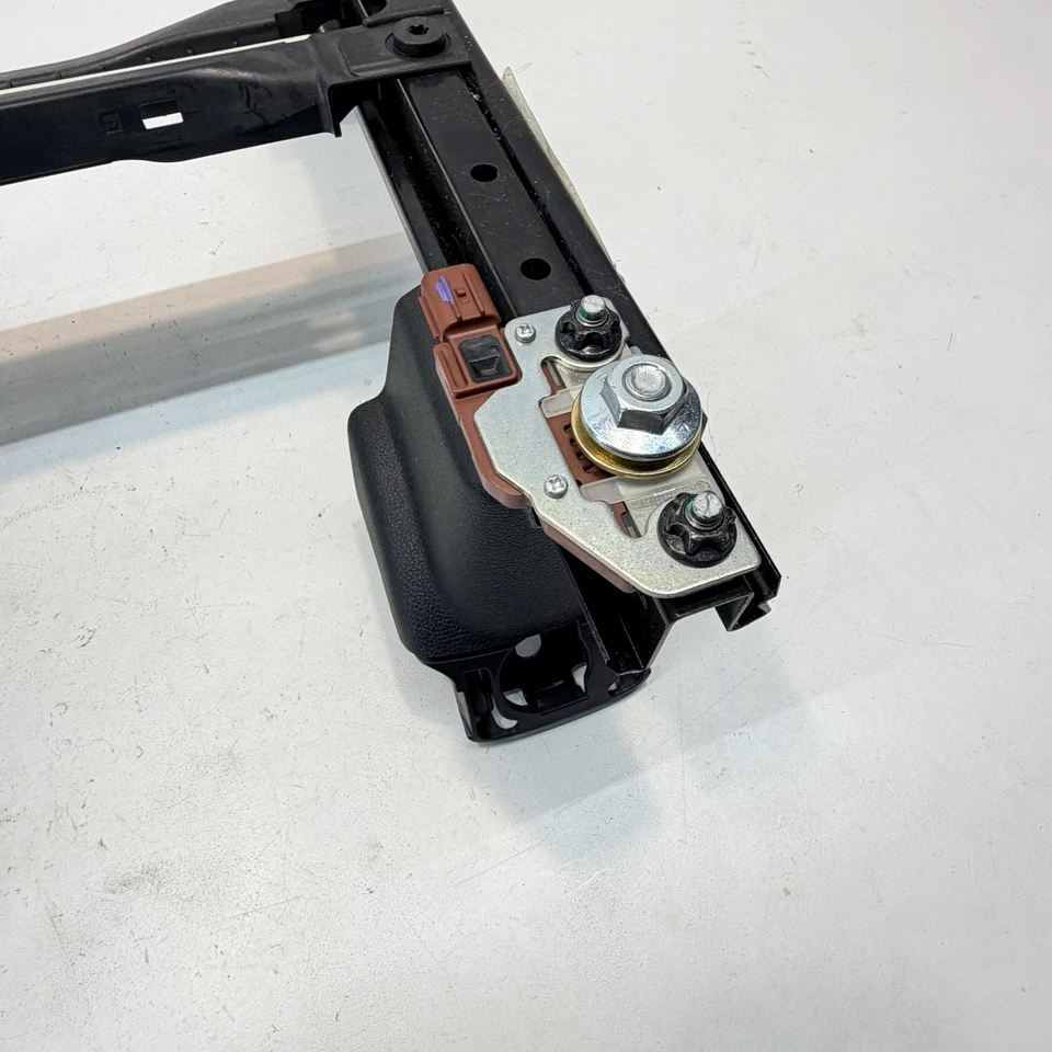 Marco de asiento delantero derecho Honda Pilot 2017-2022 OEM RIEL DE ORUGA Y MOTORES Foto 3 de 4