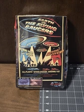 SEALED Atlantis AMC-1005 Earth VS The Flying Saucers Attack Saucer Plastic Kit