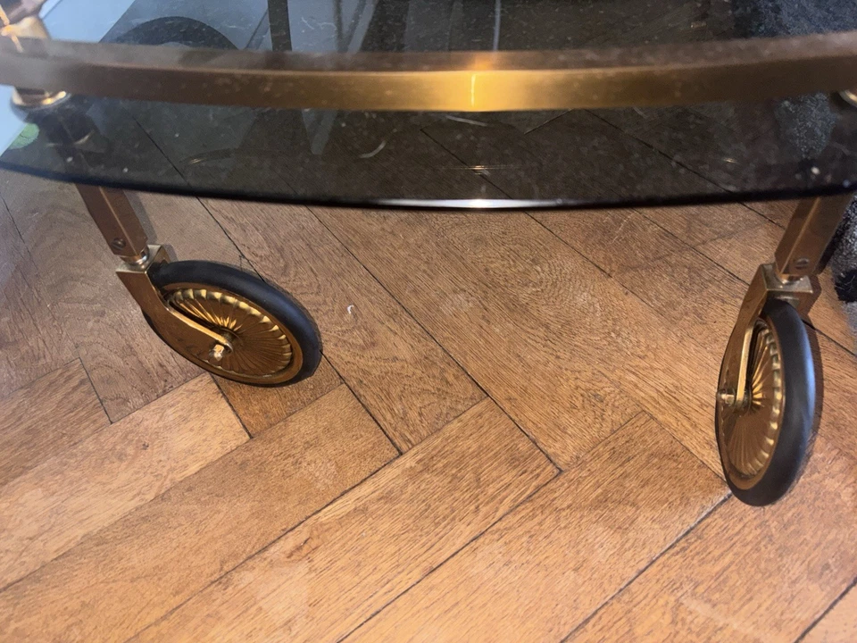 JANSEN Desserte ( bar roulant ) en laiton et bronze doré à plateaux rabattables - Photo 4/4