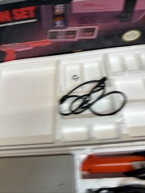 Consola dom&eacute;stica Nintendo NES Action Set - blanca/gris con caja NES-001