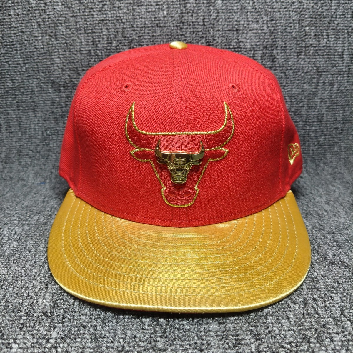 New Era Chicago Bulls NBA Red Gold Metal Badge Cap Hat