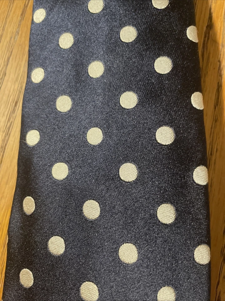 Gravata de seda Ralph Lauren roxa etiqueta bolinhas em excelente estado usado feita à mão na Itália - Imagem 4 de 4