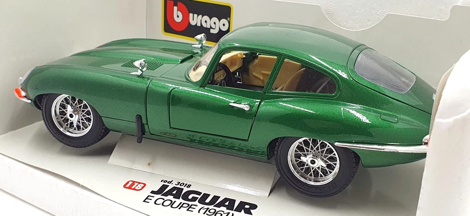 Burago 1/18 Scale Diecast 3018 - Jaguar E Type Coupe 1961 - Bright Green - Image 2 of 4