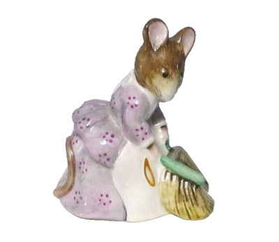 Royal Albert England Beatrix Potter Hunca Munca Sweeping Mouse Figurine 1989 Vtg