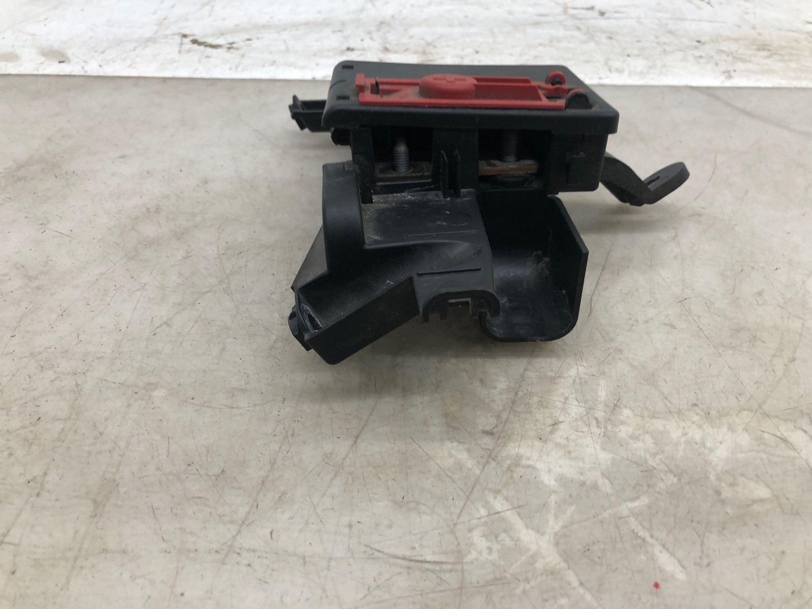 2016-2020 BENTLEY BENTATGA POWER DISTRIBUTION JUNCTION BOX POSITIVE JUMPER POINT