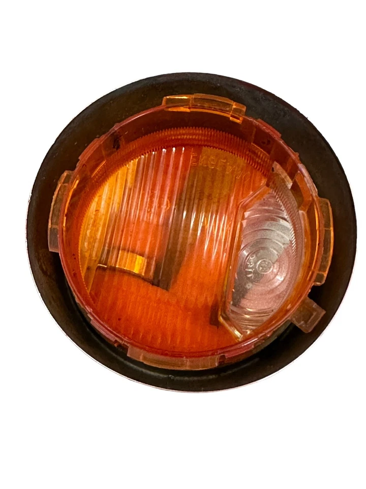 Винтажная оригинальная линза указателя поворота и ободок 1967 Volvo 1800, P1800, P1800 ES - Изображение 3 из 4