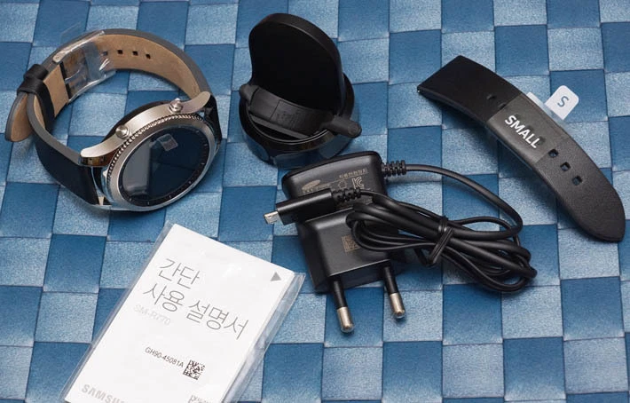 Genuine Samsung Gear S3 Classic Bluetooth(+LTE) Smart Watch SM-R775 w/ 2 guards - Image 2 of 4