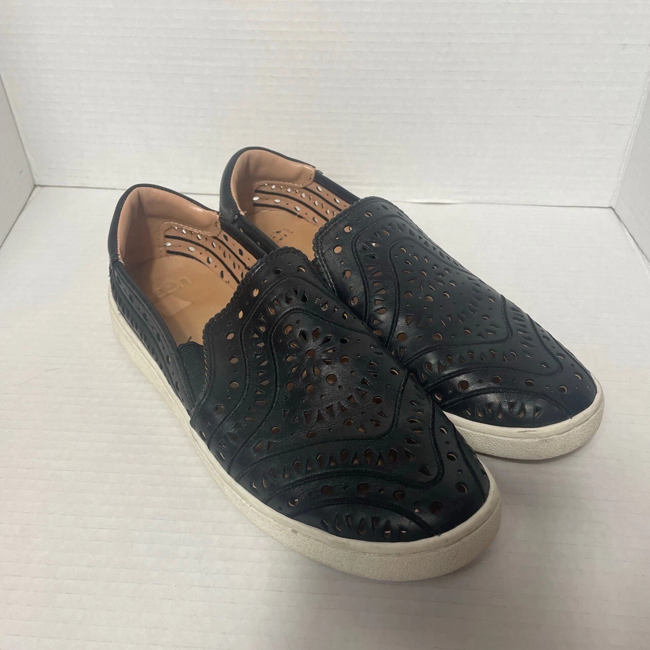 Sneakers Ugg Cas in pelle traforata nere taglia 10