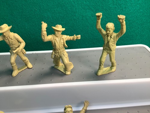 Vintage 1950s Marx Western Town Play Set Tan Vinyl Plastic 60mm Cowboys - Bild 4 von 7
