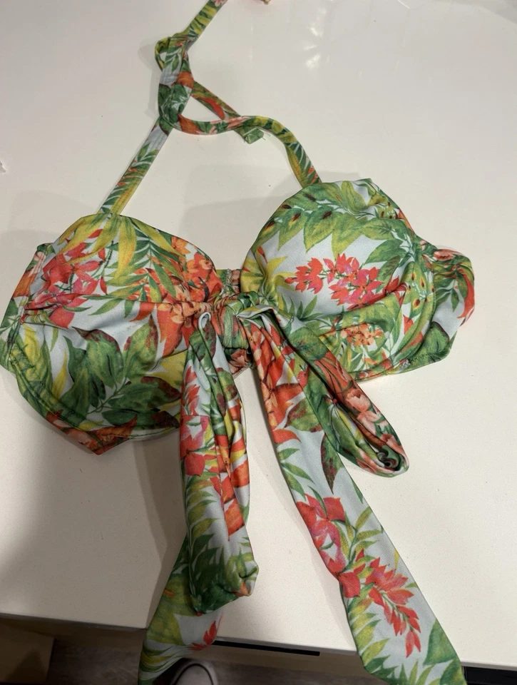 Traje de baño de bikini floral halter top en mujer talla 32 DDD/E de Asos Foto 2 de 4