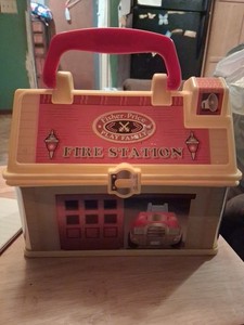 2008 Mattel Little  People  Fisher Price Fire Station Carry Case 2008 Great...