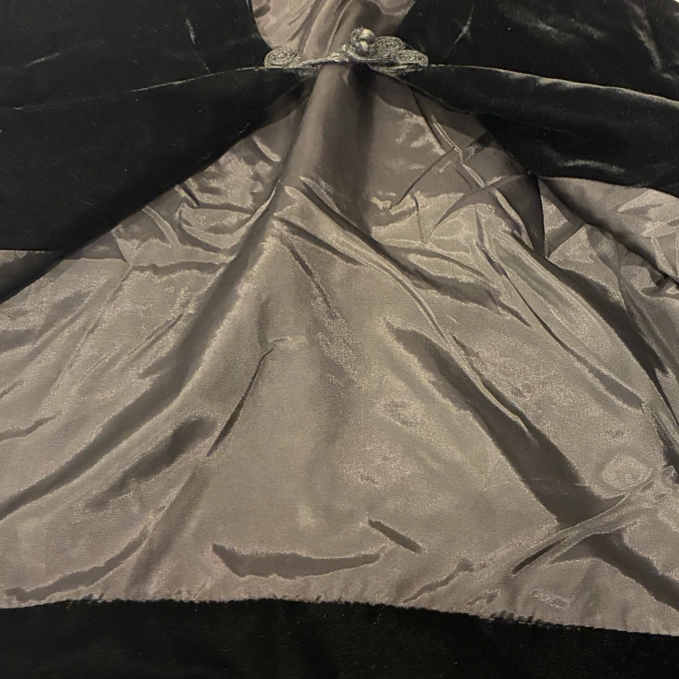 Chaqueta corta vintage de terciopelo negro talla pequeña hecha en EE. UU. cierre de rana elegante Foto 4 de 4