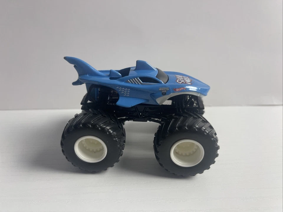 Camión Monster Jam SHARK WREAK 1:64 Mattel Hot Wheels Foto 3 de 4