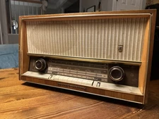 Grundig Majestic 3165U Tube Radio FM 10 Circuits AM 7 SW LW Powers On -Germany