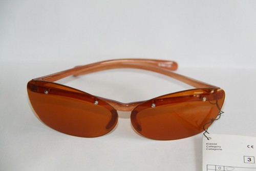 FARB BRILLE SONNENBRILLE GLÄSER ORANGE RAHMEN NUR OBEN HINTER DEN GLÄSERN