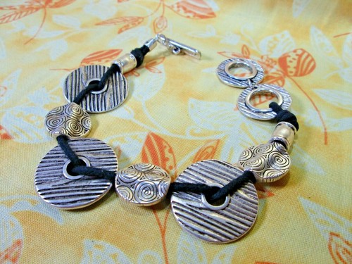 PREMIER DESIGNS Bracelet Chunky Silver Tone & Black Cord / 8-9"/ Textured / Rare - Picture 4 of 10
