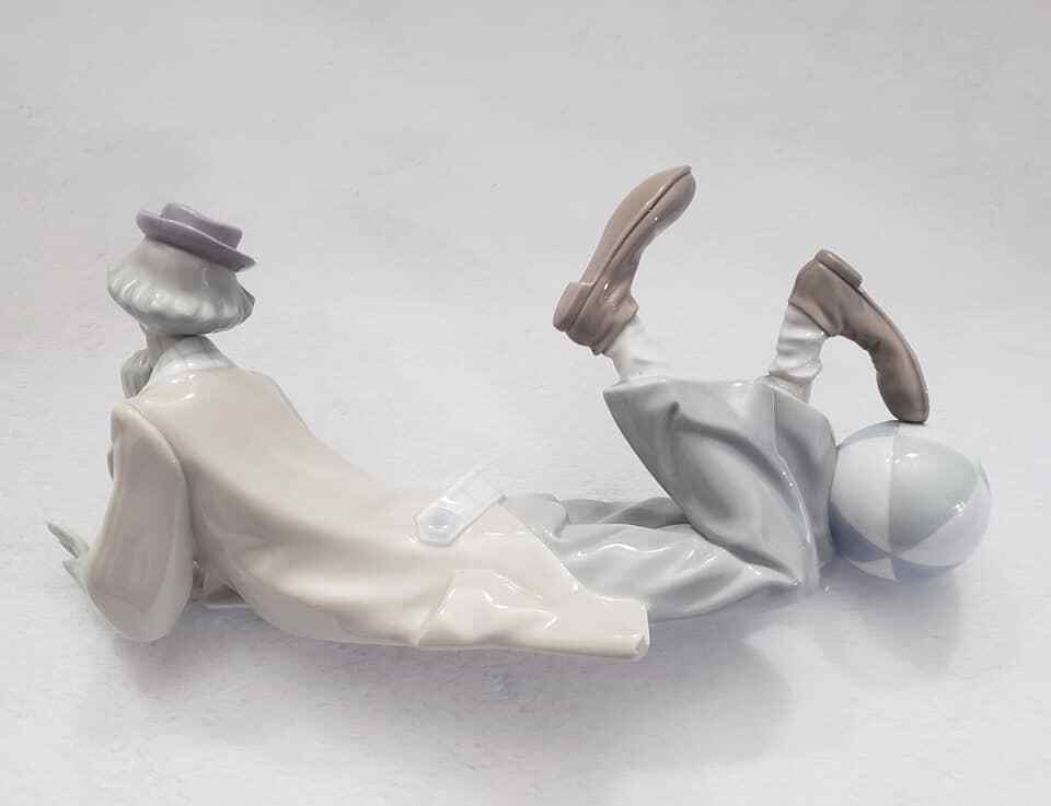 Vintage Lladro Porcelain Clown Figurine Lying with Beach Ball 4618 eBay