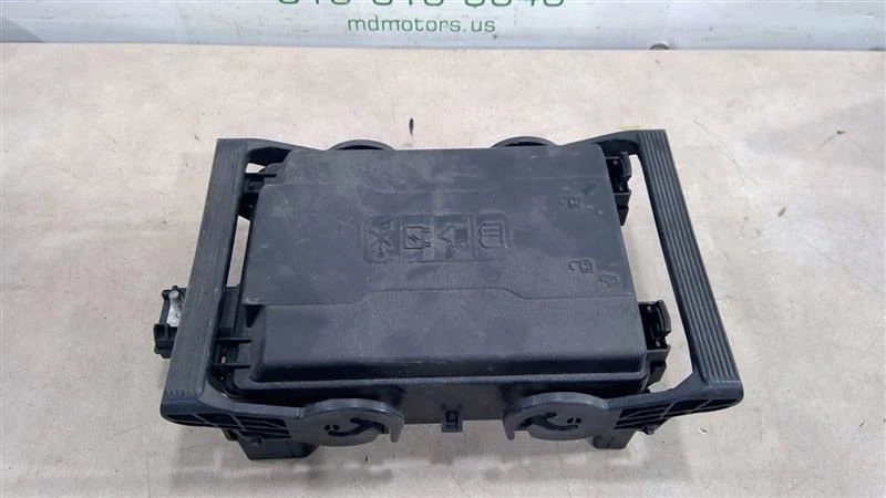 2015-2019 CHEVROLET TAHOE ENGINE ELECTRICAL POWER FUSE RLAY BOX OEM 23225905 - Image 2 of 4