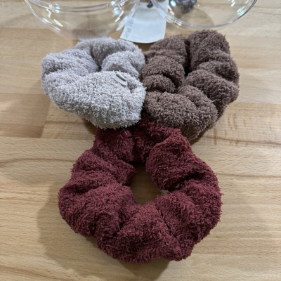Barefoot Dreams Cozy Chic Scrunchies Pack of 3 Plush Hair Accessories Gift Set Barefoot Dreams CozyChic Scrunchie 3-Piece Gift Set - QVC.com main image 4