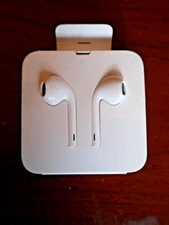 NEW OEM Apple EarPods with Lightning Connector In Ear Canal Headset - White
