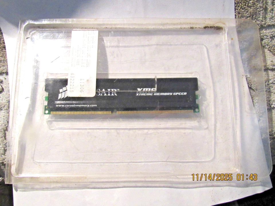 Corsair PC-3200 512 MB DIMM 400 MHz DDR SDRAM Memory (CMX512-3200C2) - Image 2 of 2