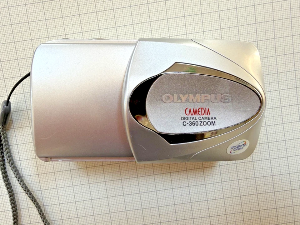 Olympus c-360 Digital Camera and Fujifilm 256mb XD card, photo 3 of 5