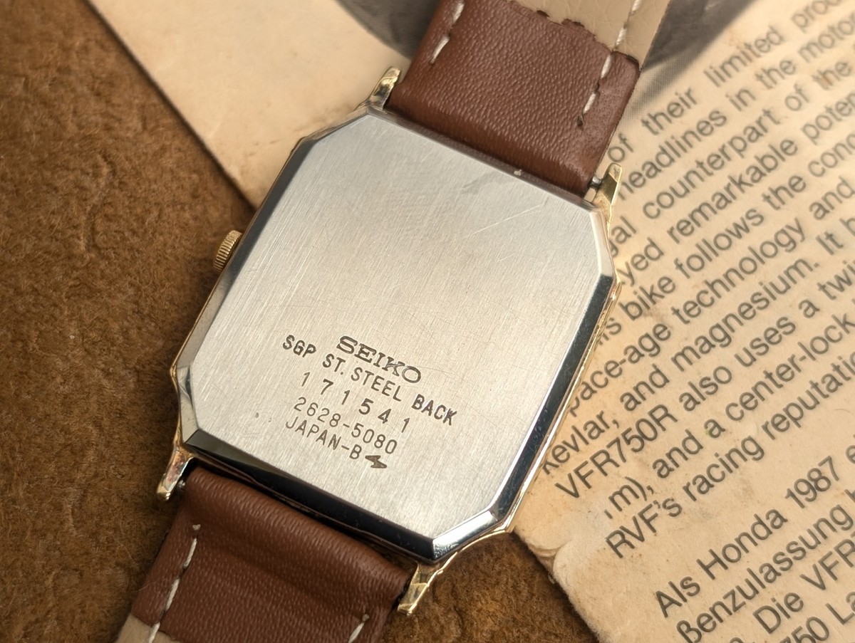 Vintage 1981 SEIKO 2628-5080 Roman Dial Small Second Quartz Tank